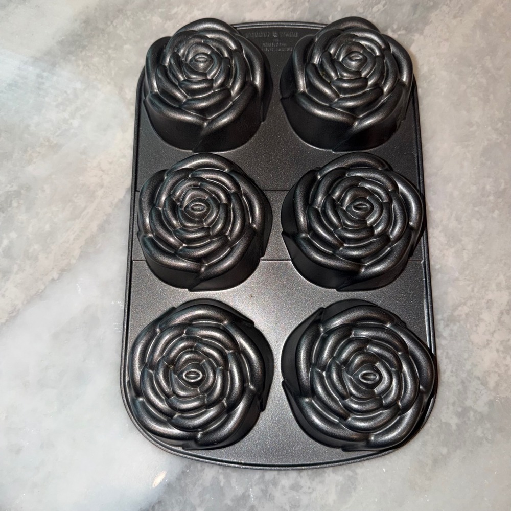 Nordic Ware Rose Bud 6 Cup Muffin Pan USA Cast Aluminum Floral Cake Mold Black